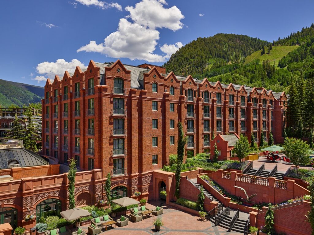 Aspeni hotel tokenjeinek piacra dobására készül az Indiegogo