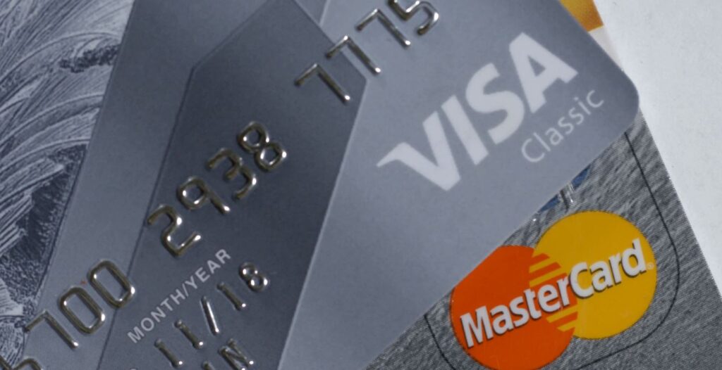 Túl kockázatos a kripto, szigorít a VISA és a Mastercard