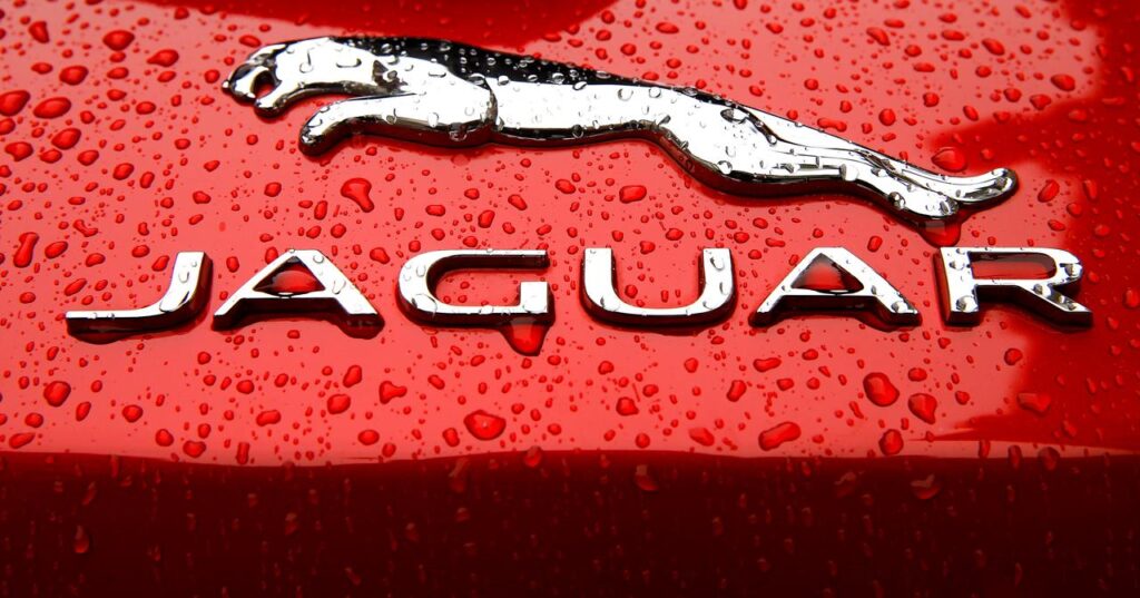 IOTA “okos tárca” a Jaguar Land Rover járműveiben