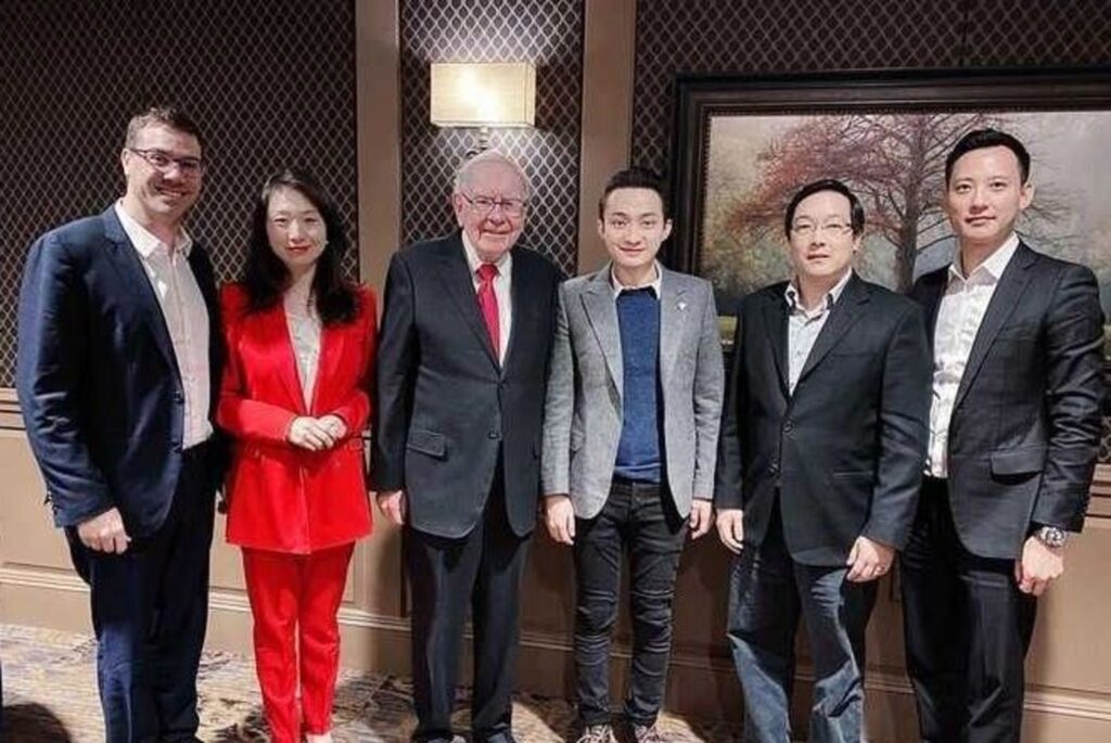 Warren Buffett végre találkozott a kriptovilág prominenseivel