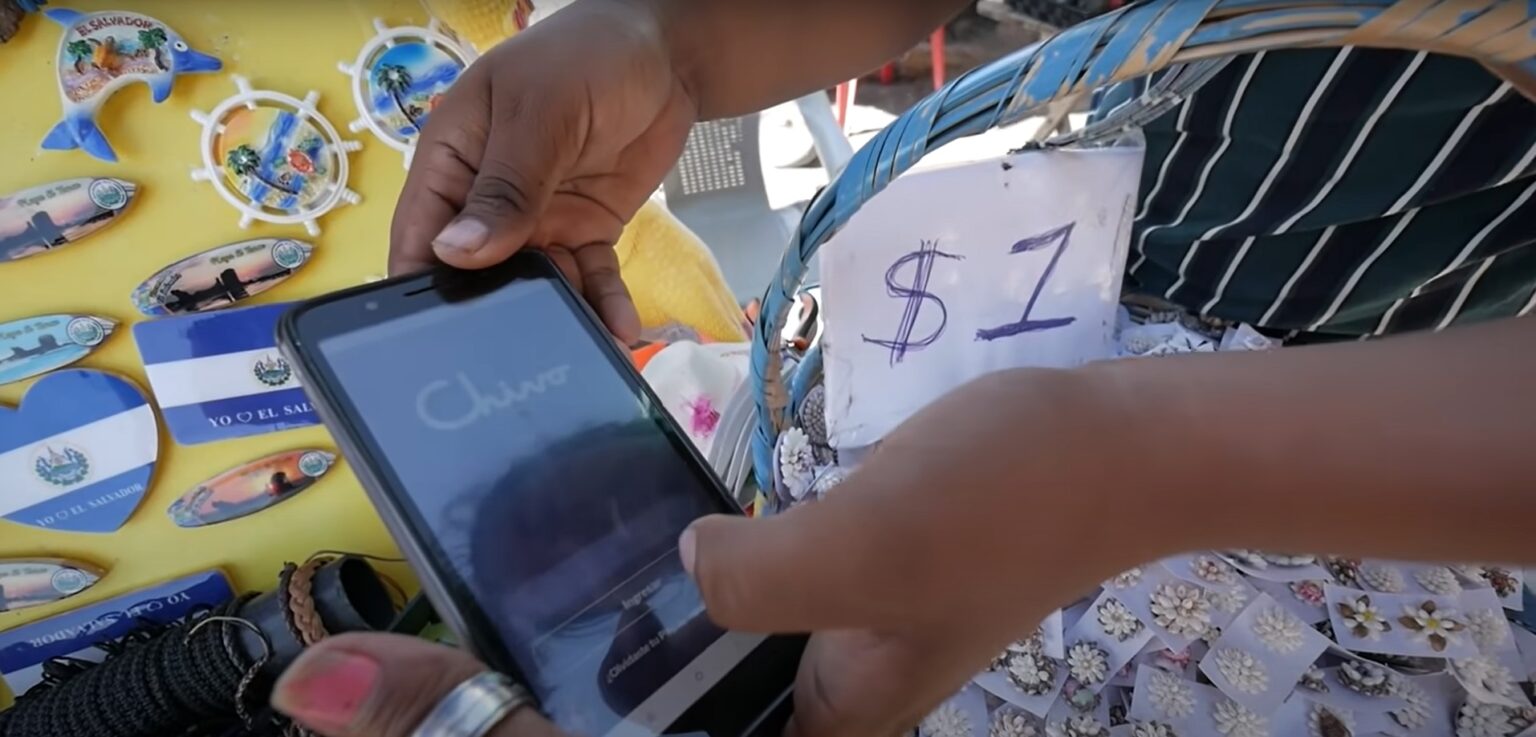 Ez az utazó YouTuber elment El Salvadorba, hogy mindenhol Bitcoinal fizessen