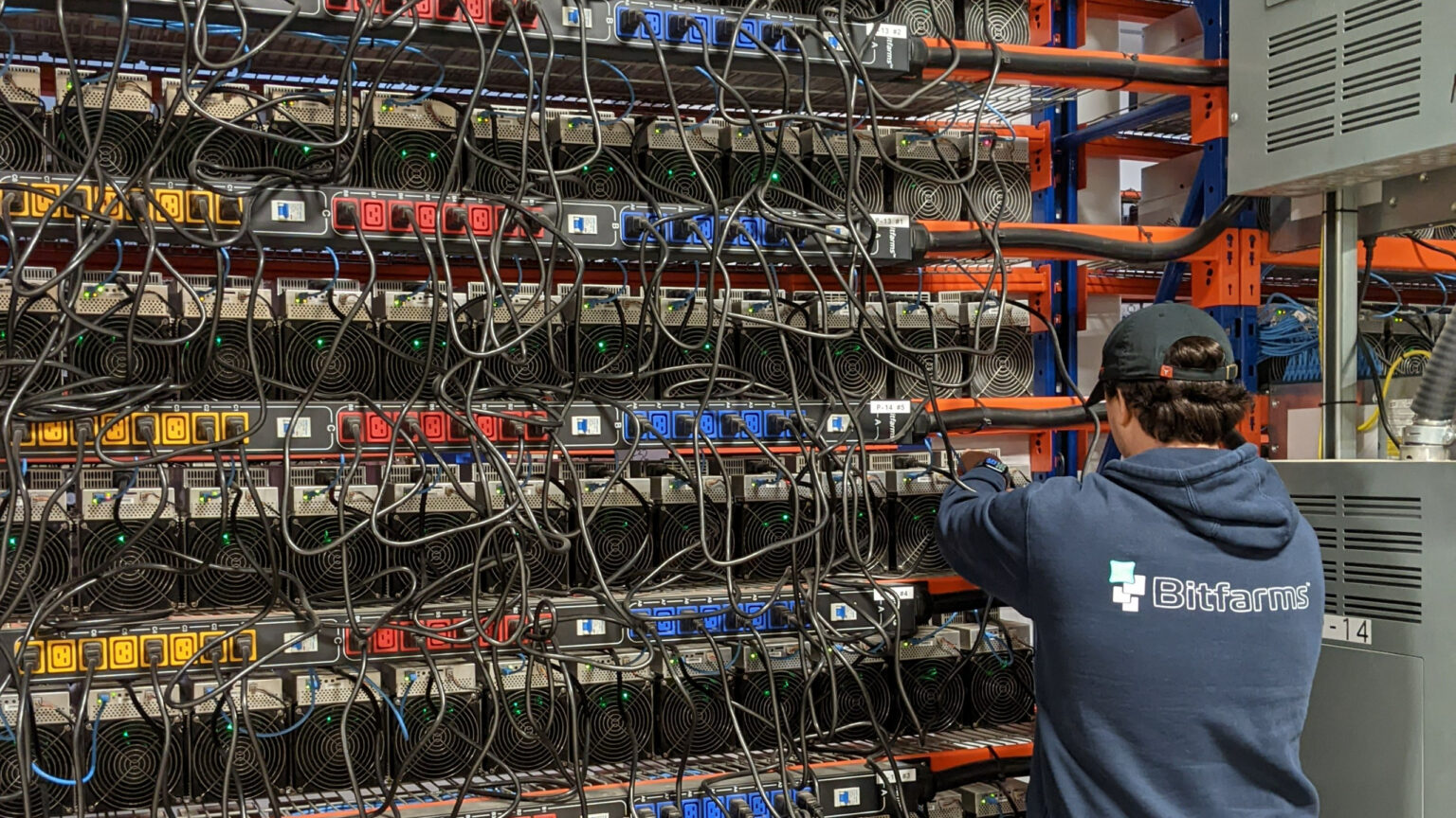 Továbbra is terjeszkedik a Bitfarms