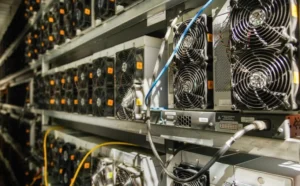 Csőd nélküli bányászkapituláció: stratégiai fordulat a bitcoinbányászatban