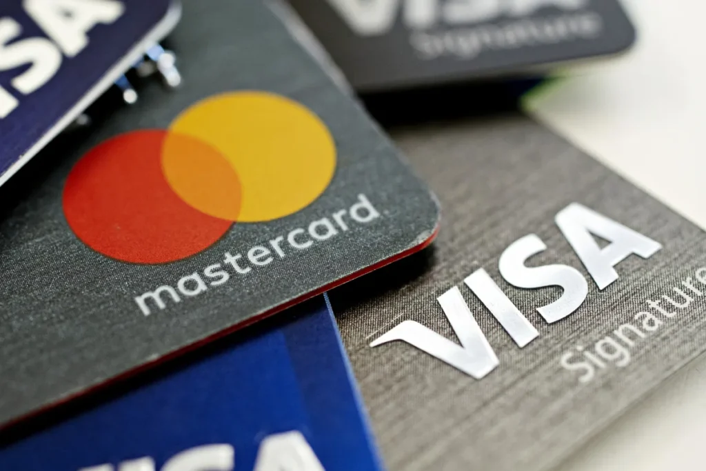Stabilcoin-kibocsátót vásárol fel a Mastercard, stabilcoin támogatást vezet be a Visa